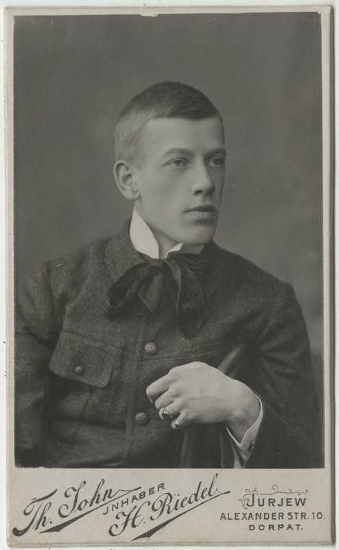 Kirjanik Reinhold Walter tudengina, portreefoto