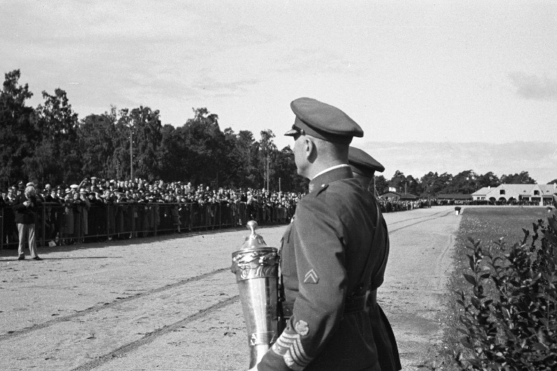 Kümnendad üleriigilised sõjaväe ratsavõistlused Tallinna hipodroomil 07.09.-10.09.1939.; võitjate autasustamine.