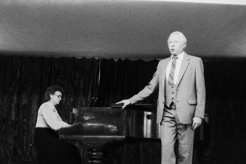 RAT "Estonia" solistide kontserdil Moskvas esineb Uno Kreen. Pianist Reet Laul.