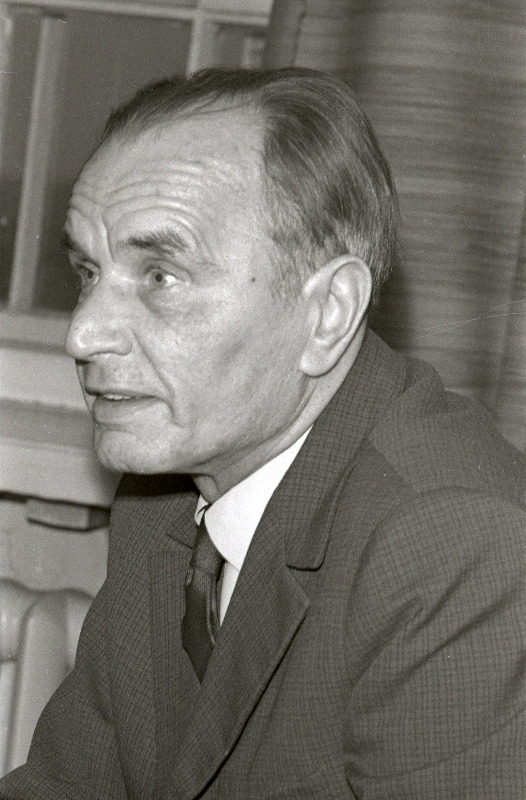 Kirjanik Paul Rummo.