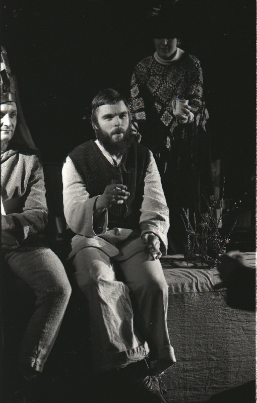 J. Kaplinski näidendi "Neljakuningapäev" proov V. Kingissepa nimelises TRA Draamateatris. Teine Kuningas - Mati Klooren, Esimene Kuningas - Martin Veinmann.