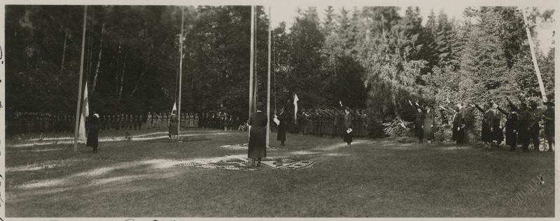 Eesti gaidide üleriigiline suvelaager Kiidjärvel 28.06.-06.07.1936, laagri avamine lippude heiskamisega, gaidid lippe tervitamas
