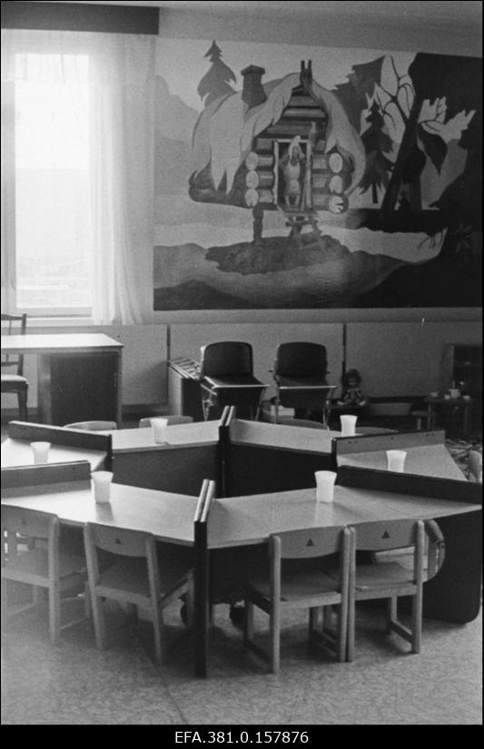 Narvas avatava lasteaia söögi- ja mänguruum.