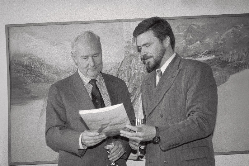 Norra suursaadik Eestis doktor Kai-Olaf Lie (vasakul) ja Eesti kaitseminister Andrus Öövel kirjutasid alla memorandumile Eesti kompanii tegevusest Norra pataljoni (Norbatt) koosseisus ÜRO ajutistes jõududes Lõuna-Liibanonis.