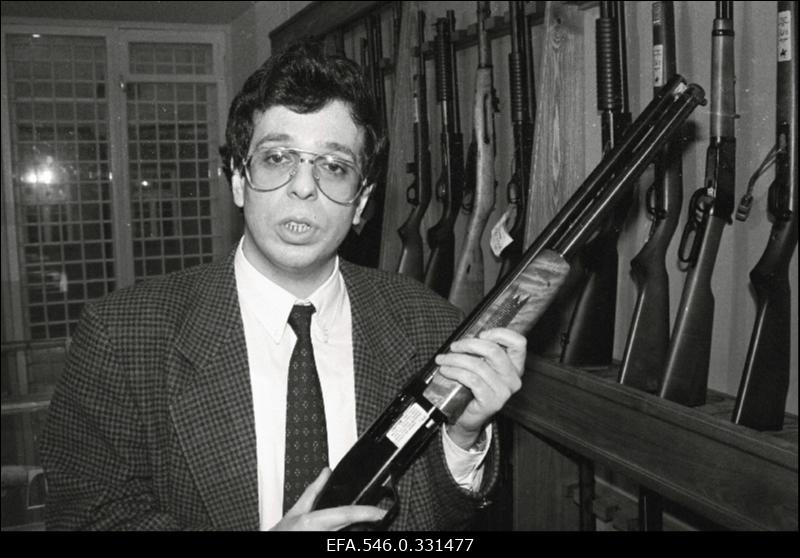 Relvapood. Kauplus [?]. Kauplus "Pääsküla".