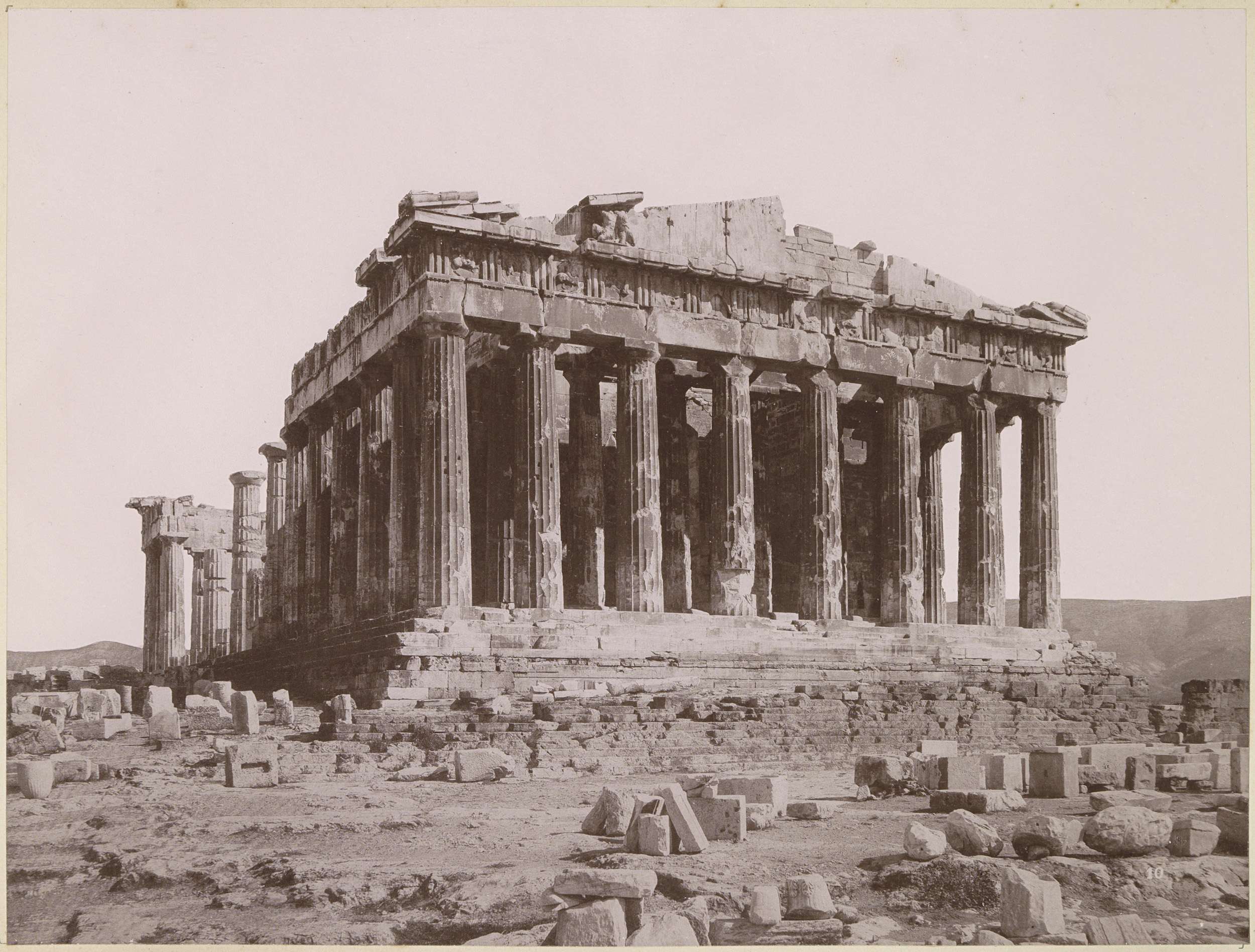 Parthenon op de Akropolis in Athene (westzijde)