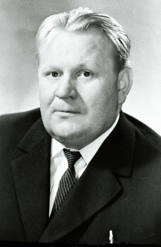 Adamson, Robert - Eesti NSV Ülemnõukogu kaheksanda koosseisu saadik, Loksa Keskkooli direktor.