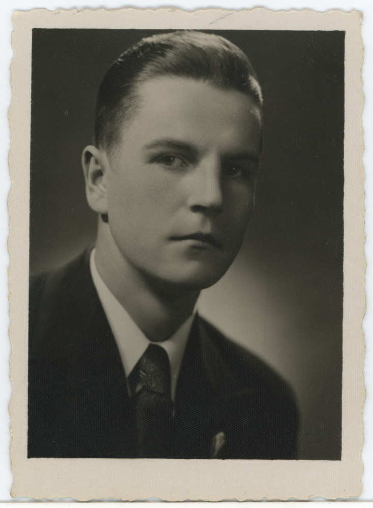 Tartu Ühis-kommertsgümnaasiumi abiturient, portreefoto