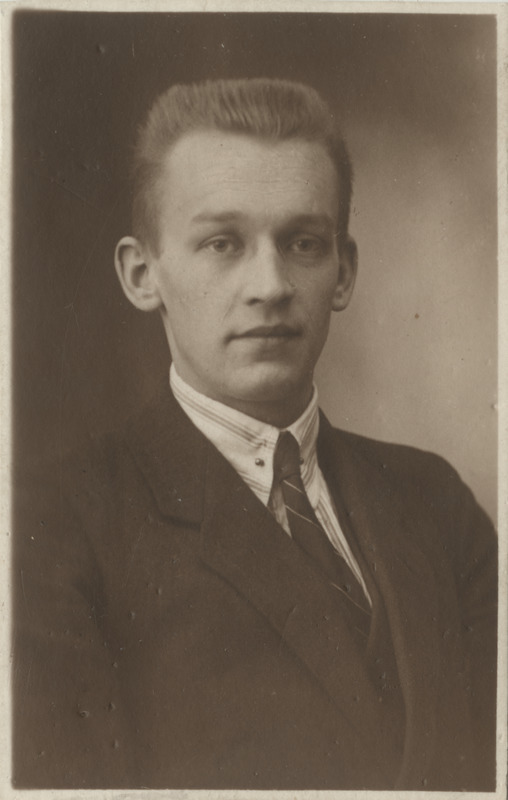 Usuteaduse Üliõpilaste Seltsi liige Friedrich Bursy, portreefoto