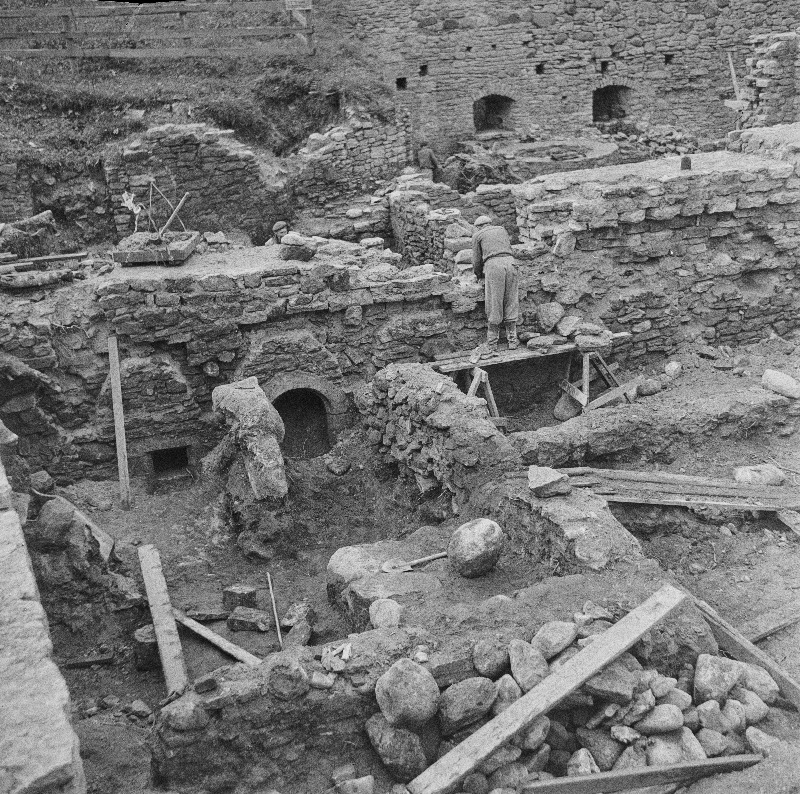 Padise klooster. O-vaade sisehoovi SW-nurka ja lääneosale