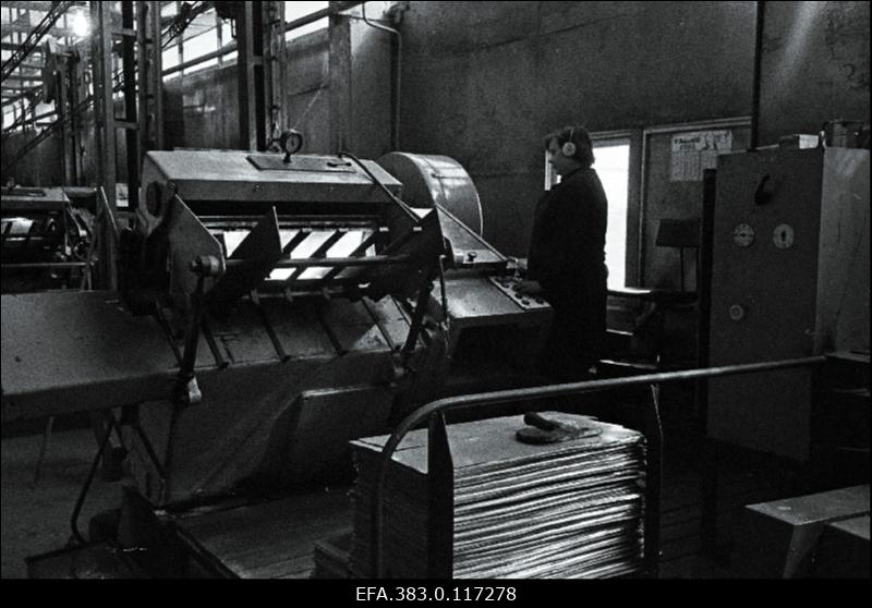 Tootmiskoondise "Vasar" plekktoodete Tapa tsehhi purgikaanteliin.