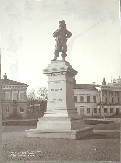 Per Brahe statyn vid Domkyrkotorget i Åbo, nr 192.