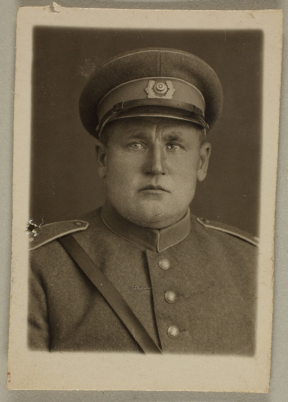 Foto sõjaväemundris mehest [Karl Lukand?]