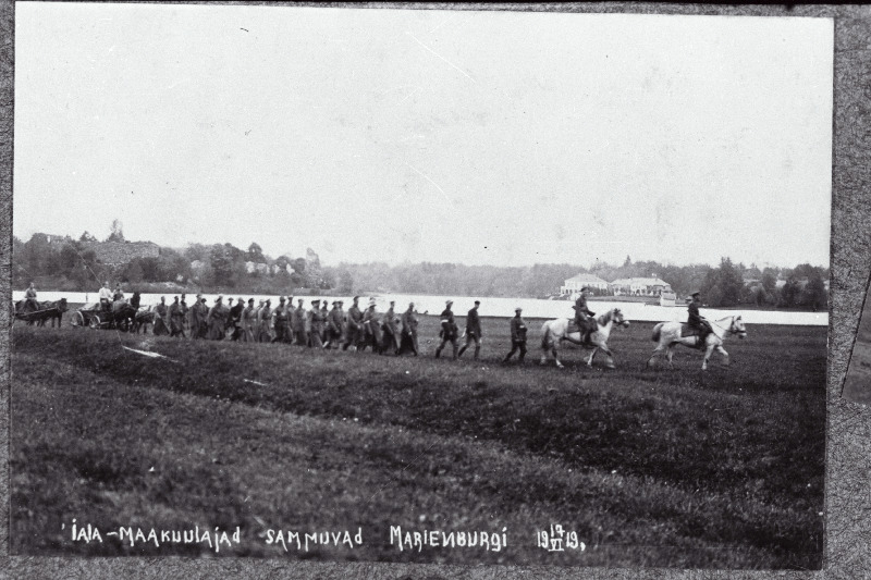 Vabadussõda. 2.Jalaväepolgu jalamaakuulajate komando liikumas Marienburgi (Aluksne) suunas.