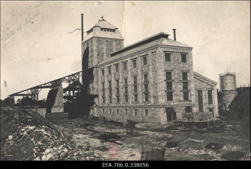 Fotopostkaart. Riigi Põlevkivitööstuse õlivabrik Kohtla-Järvel.