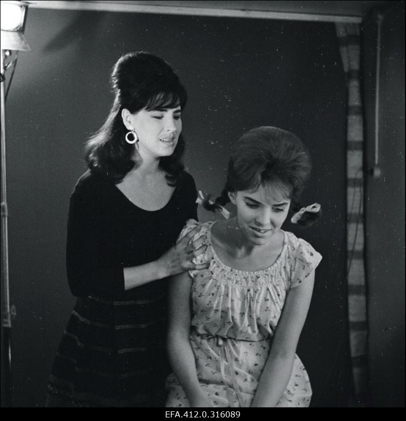 Arthur Laurents, Leonard Bernstein "West Side´i lugu". Anita - Maria Mihhailova, Maria - Liina Orlova (kombineeritud võtted ateljees kombineeritud kostüümides).