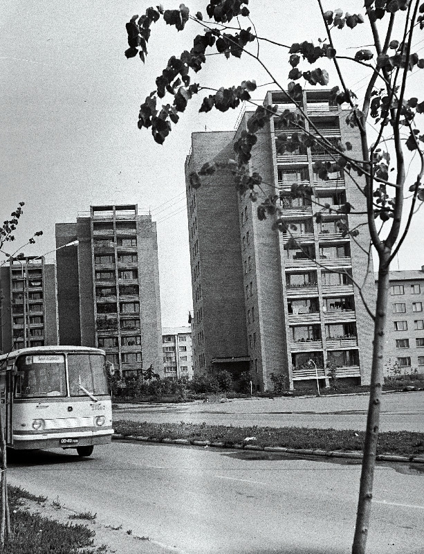 Vaade elamutele Kreenholmi tänaval Narvas.