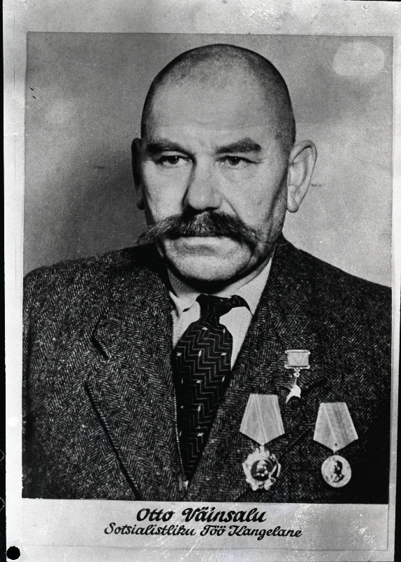 Väinsalu, Otto Gustavi poeg - sotsialistliku töö kangelane, Uusna sovhoosi lüpsikarja brigadir.