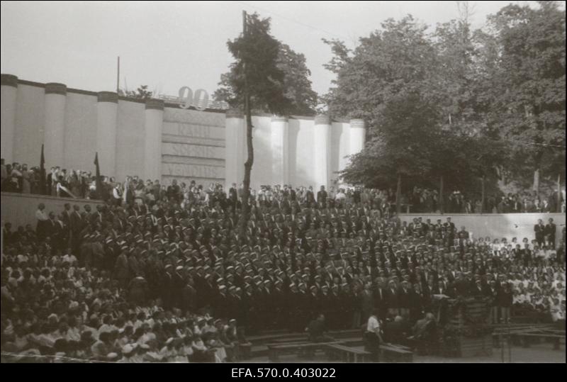 90. juubelilaulupidu Tartus.