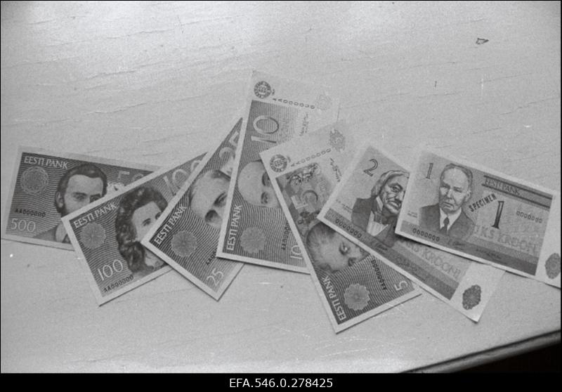 Rahavahetus kroonidele üleminekul.