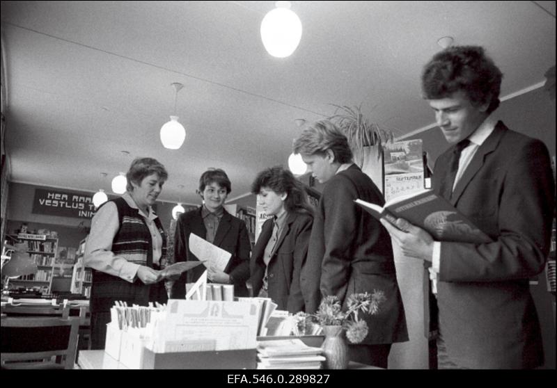 Kutsehariduskooli raamatukogu.