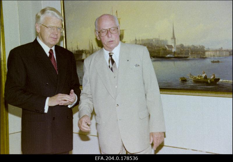 Islandi president Olafur Ragnar Grimsson (vasakul) Eesti Vabariigi presidendi  Lennart Meri vastuvõtul.