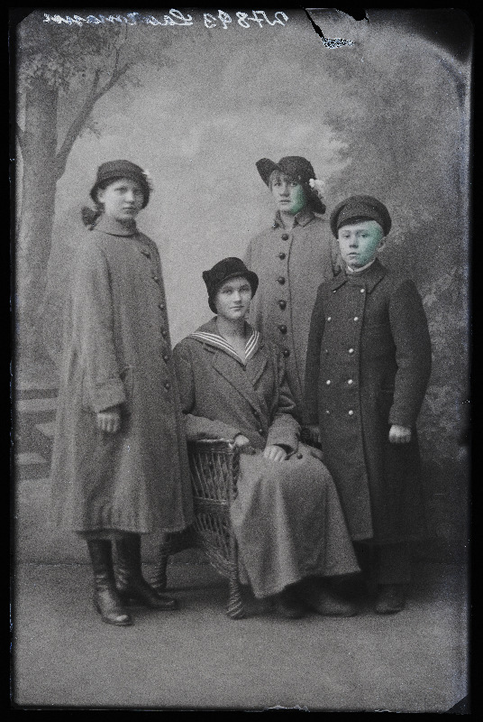 Grupp inimesi, (foto tellija Laarmann).