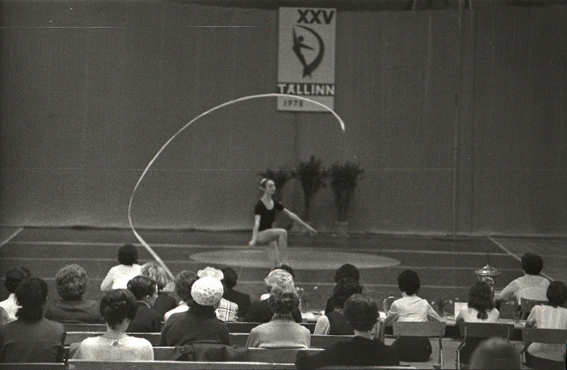 Üleliidulised võistlused kunstilises võimlemises Kalevi spordihallis.