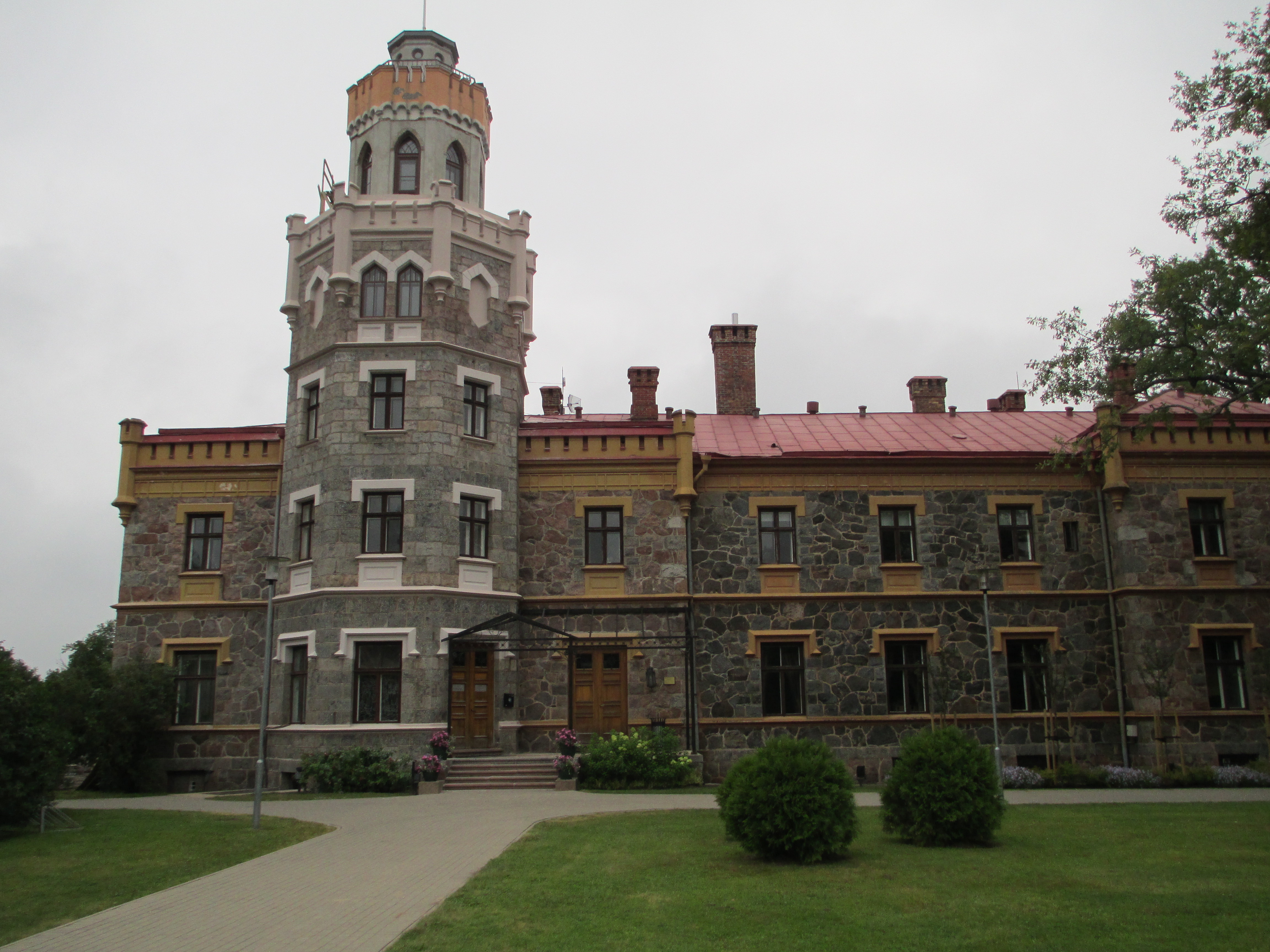 Sigulda New Castle, Latvia - lang