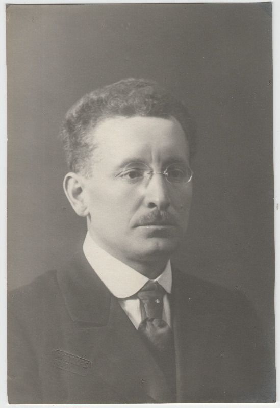 Otto Strandmanni I valitsuse (1919) haridusminister Johannes Kartau.