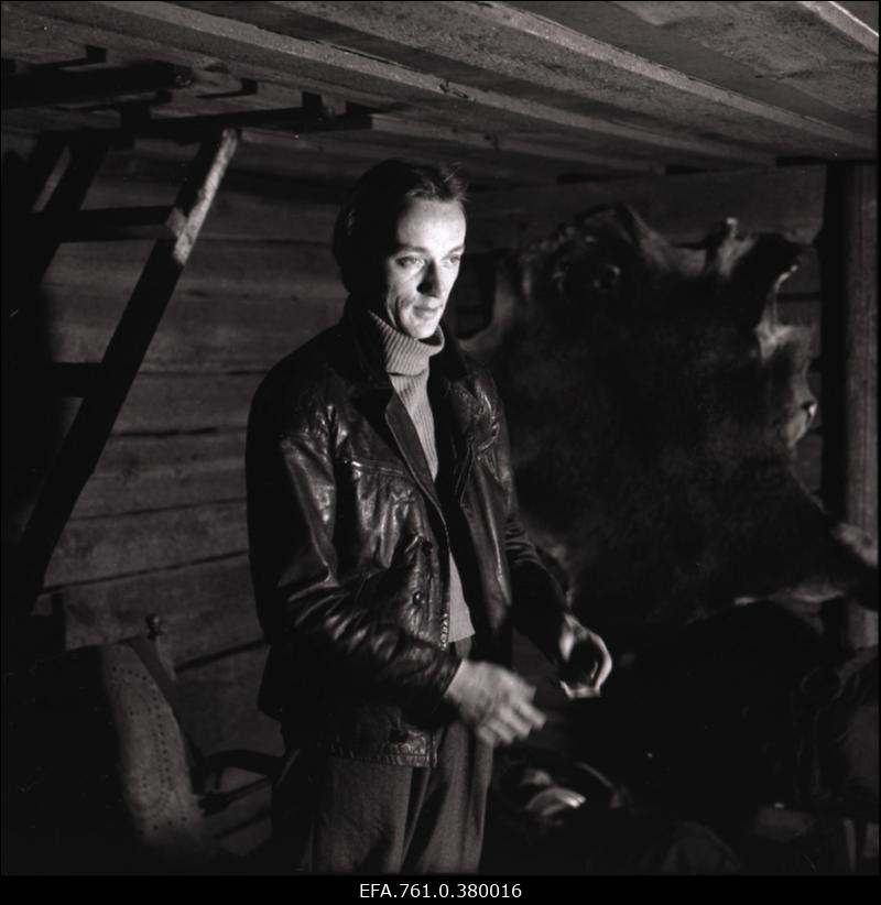 Stseen filmist "Metskannikesed". Sanderi rollis Sulev Luik