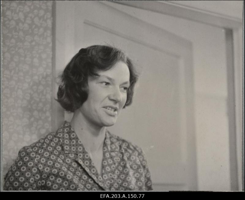 Kaader filmistuudio Tallinnfilm mängufilmist Tütarlaps mustas.