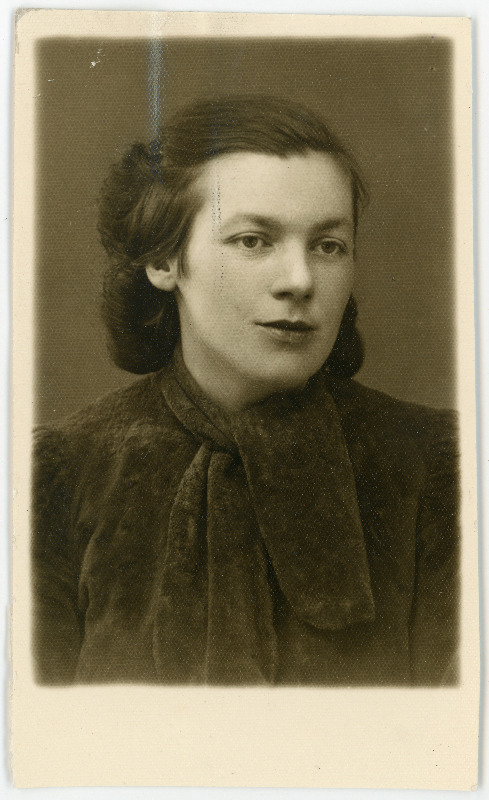 Karin Kütt. Passitaotluse foto