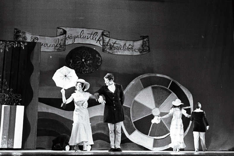 Stseen muusikalist “Mary Poppins” Eesti NSV Riiklikus Noorsooteatris.