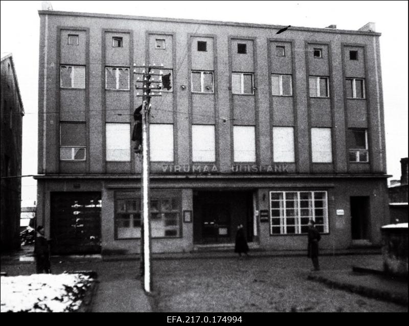 Virumaa apteek ja Ühispank Tallinna tänaval.