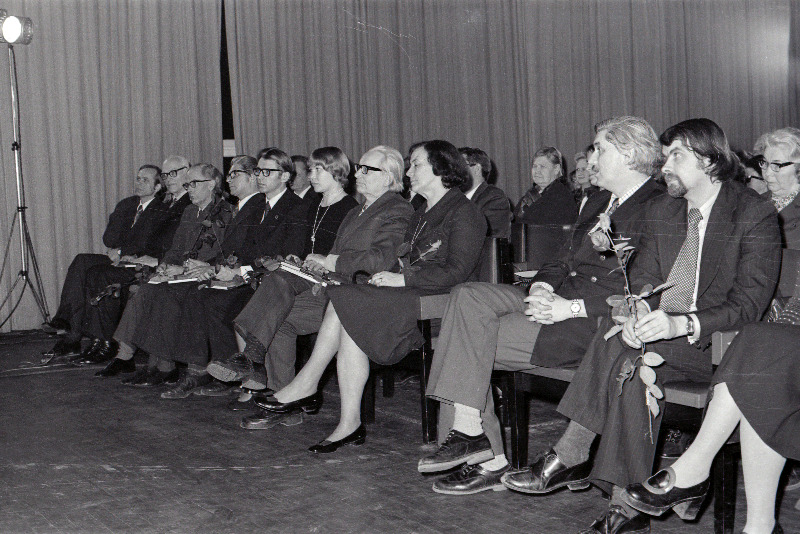 Kirjanduslike auhindade laureaatide austamisõhtu Kirjanike Majas.