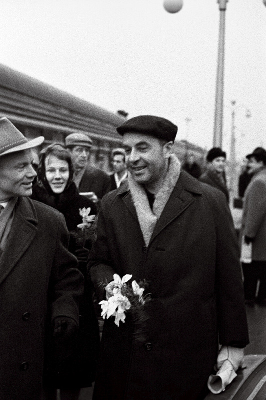 Tšehhoslovakkia Sotsialistliku Vabariigi Praha Teatriinstituudi kateedrijuhataja professor K. Krausi vastuvõtt Balti jaamas.