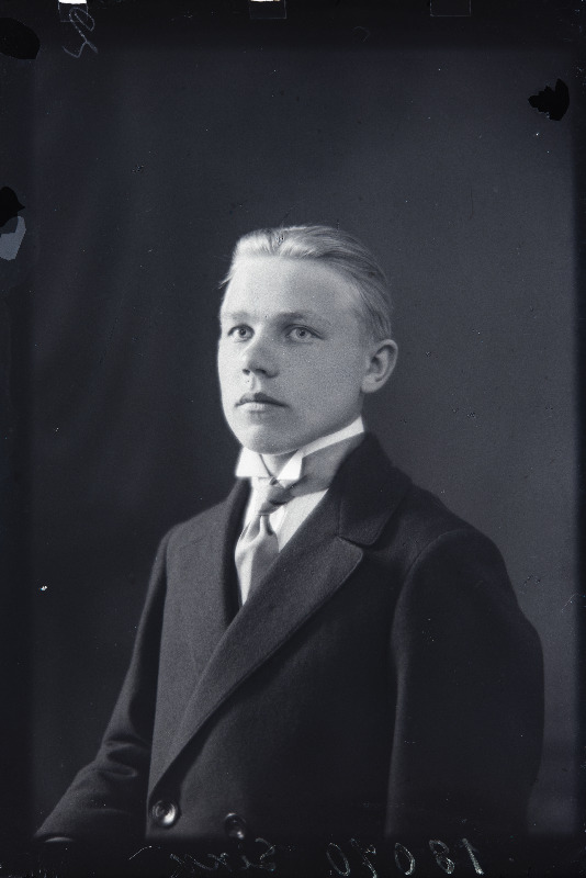 Andres Kamseni kaubanduskooli õpilane Sikk.