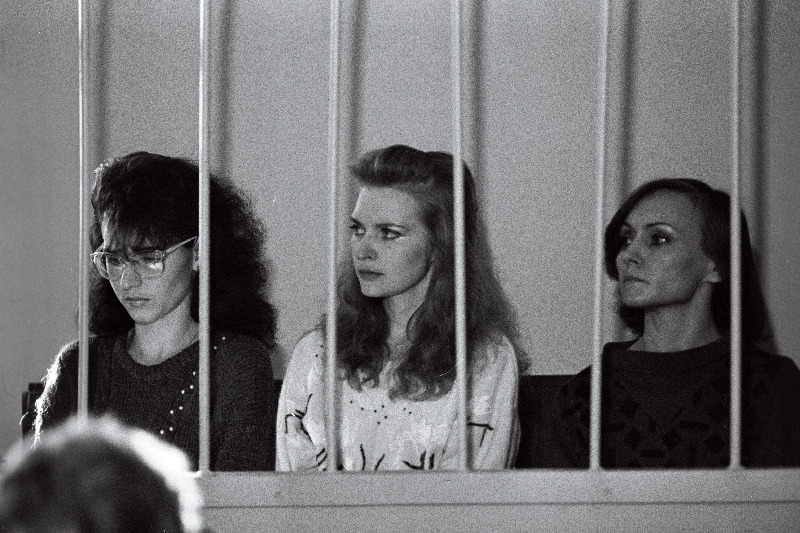 Kohus Rootsi A/ü tegelaste mõrvarite üle. Vasakult Inna Kravtsova, Olga Rõžkova-Lundgren, Neilja Kraan.