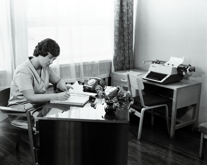 Tallinna Linnuvabriku direktori sekretär Taive Braks.