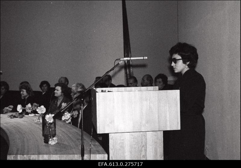 Punalipu üleandmine Riikliku Projekteerimise Instituudi "Eesti Projekt" saalis.