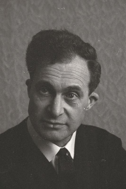 Matsov, Roman, Eesti NSV rahvakunstnik - Tallinna Riikliku Konservatooriumi õppejõud, dirigent.