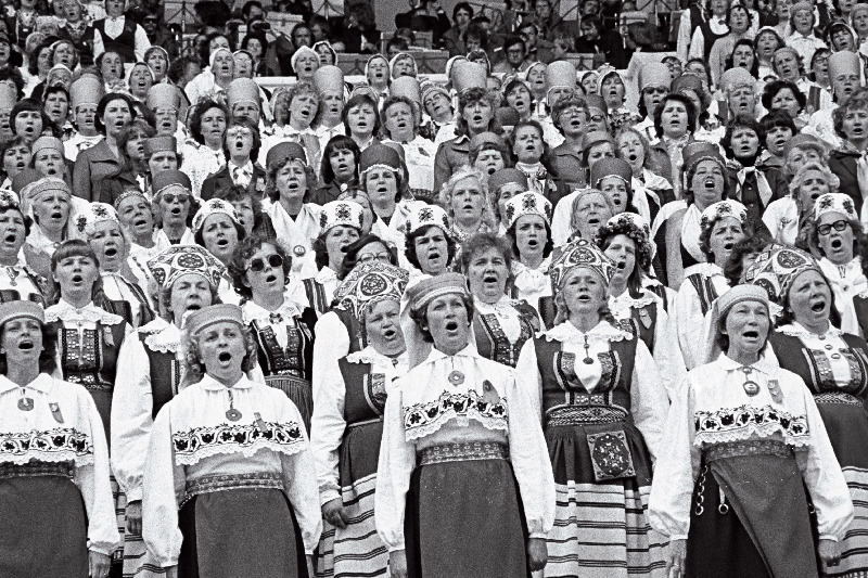 Naiskoorid ENSV 1980.a. üldlaulupeol esinemas.