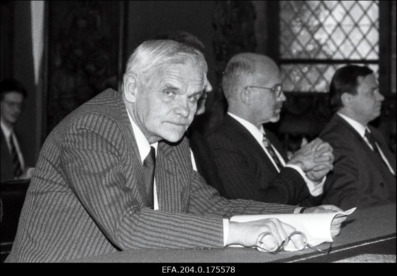 Tallinna linnavalitsuse liige Kalju Leppik linnavalitsuse istungil.