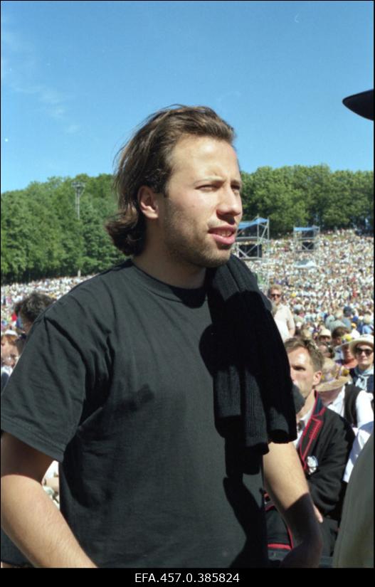 Dirigent Kristjan Järvi XXIII üldlaulupeol lauluväljakul.