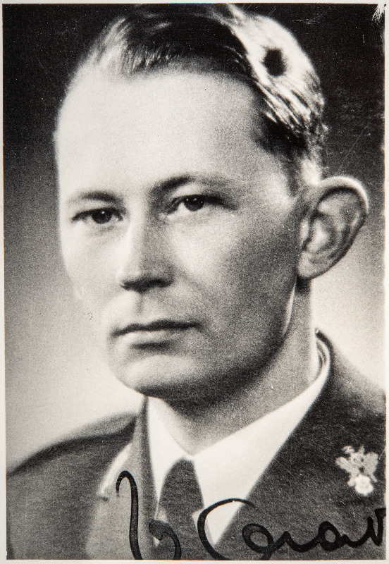 Eesti Vabariigi Sõjaväe Tehnikakool. Suurtükiklassi lõpetanud nooremleitnantide portreefotod. Viktor Orav (1913- 1984).