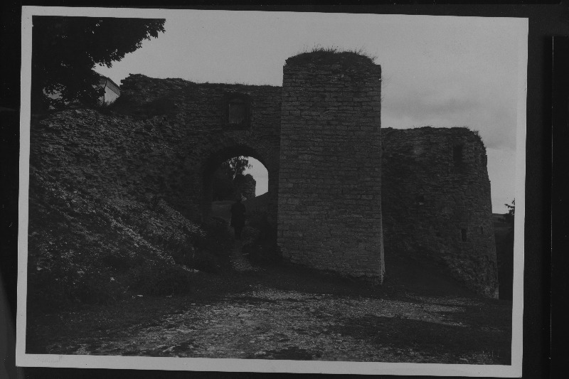 Kindluse varemed Petseri ümbruskonnas (arvatavasti Irboska).