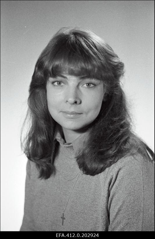 Tallinna Riikliku Konservatooriumi lavakunsti kateedri IX lend: näitleja Ülle Side (Kaljuste).