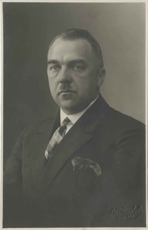 Kooliõpetaja ja seltskonnategelane Peeter Popov, portreefoto