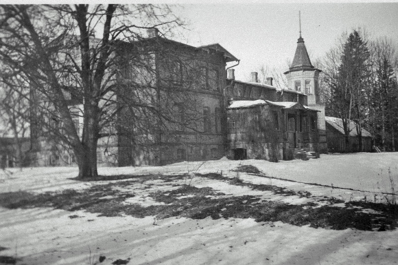 Kolu algkool, endine mõisahoone.